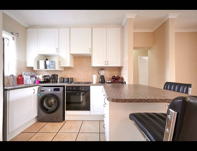 2 BEDROOM APARTMENT FOR SALE IN SUNNINGHILL